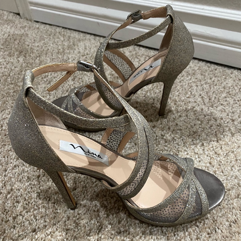 Nina gold glittery heels size 8